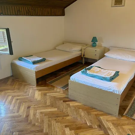 Radulovic アパート ビオグラード・ナ・モル